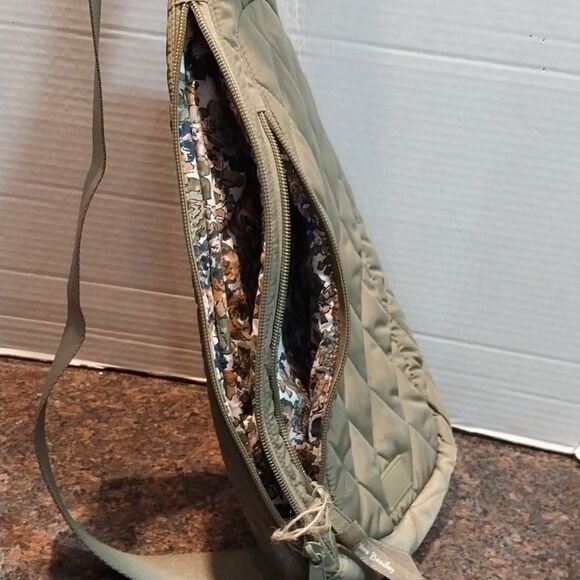 Vera Bradley Quilted Sage Green Sling Bag...NEW - Picture 3 of 5